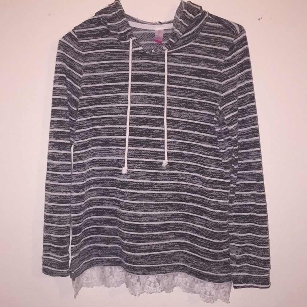 3/$28 💕  No boundaries sweater top L/G (11-13)